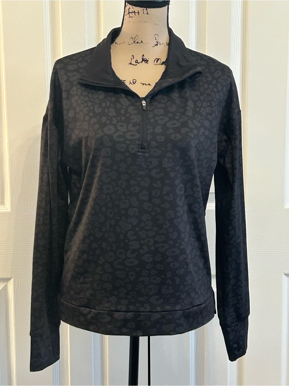 Avia women's black leopard print quarter-zip activewear pullover med 8-10.
